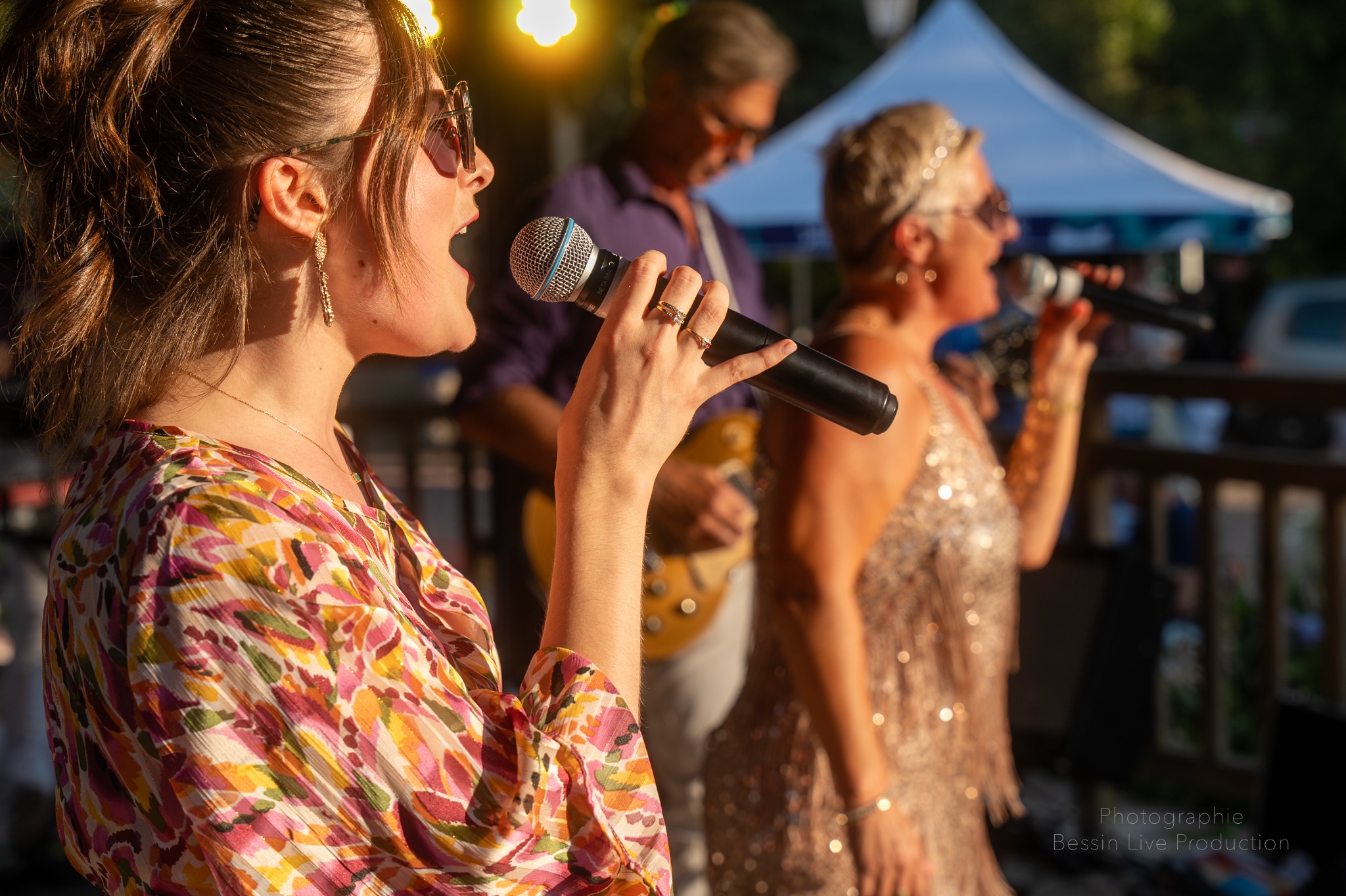 Duo vocal mère/fille sur scène