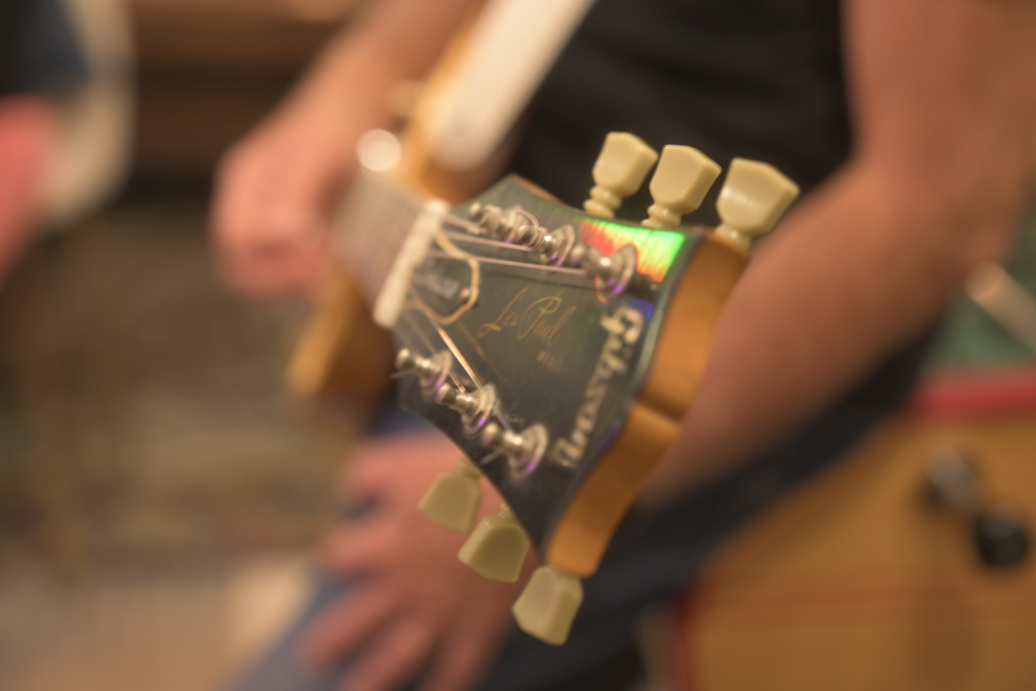 Détail de guitare en répétition au studio Bessin Live Production