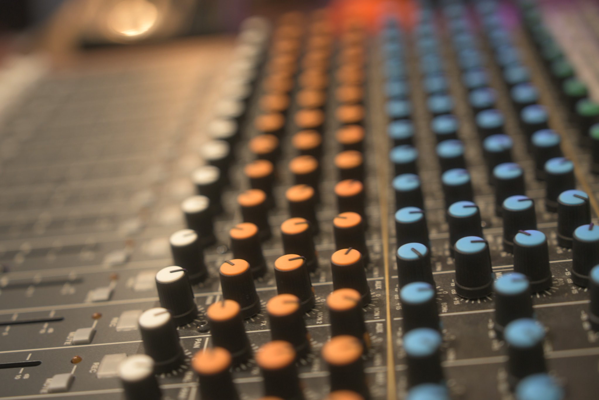 Table de mixage audio en studio